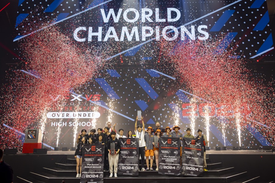 2024年高中组世界冠军颁奖